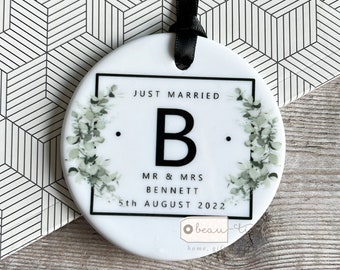 Personalised Just Married Names Mr & Mrs Wedding Foliage Eucalyptus Ceramic or Acrylic Round Decoration Ornament Keepsake