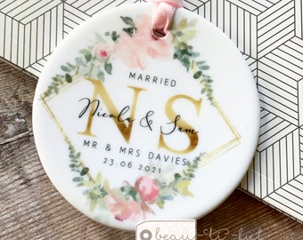 Personalised Just Married Gift Wedding gift Mr & Mrs Wedding Pink Foliage Greenery Ceramic or Acrylic Round Decoration Ornament Keepsake