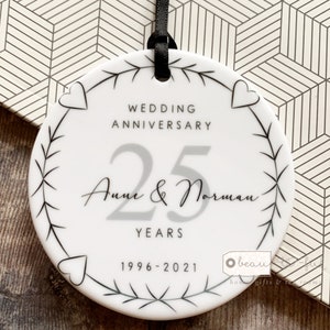 Personalised Wedding Anniversary Gift Mr & Mrs 25th 50th 1st 40th 35th Vine heart Ceramic Round Decoration Ornament Keepsake
