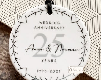 Personalised Wedding Anniversary Gift Mr & Mrs 25th 50th 1st 40th 35th Vine heart Ceramic Round Decoration Ornament Keepsake