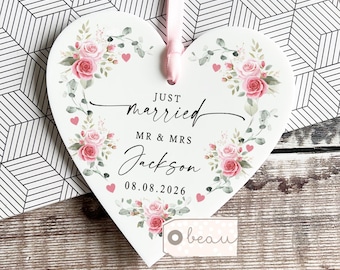 Personalised Wedding gift, Just Married ornament, Mr Mrs Newlyweds gift, Bride Groom gift, New couple gift, Floral Heart Ornament Keepsake