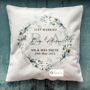 Personalised Just Married gift wedding gift Mr and Mrs gift Bride Groom Newlywed gift Foliage Wreath Linen Style Cushion cover