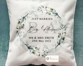 Personalised Just Married gift wedding gift Mr and Mrs gift Bride Groom Newlywed gift Foliage Wreath Linen Style Cushion cover
