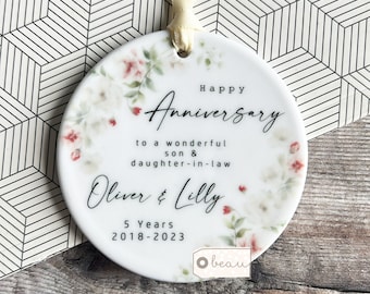 Personalised Wedding Anniversary Gift Silver Golden Diamond Mr & Mrs 25th 50th 5th 1st Ceramic or Acrylic Round Decoration Ornament Keepsake
