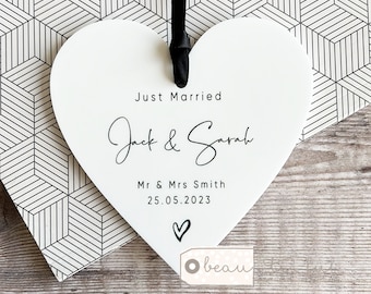 Personalised Just Married Gift Mr & Mrs Wedding Gift Newlyweds Acrylic Heart Decoration Ornament Keepsake