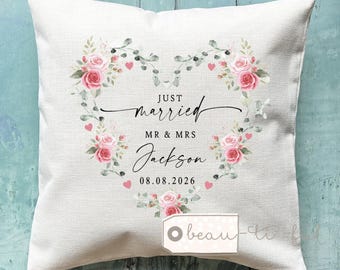 Personalised Wedding gift, Just Married gift, Mr Mrs, For the Bride Groom,  gift for Home,  New Couple gift Wreath Linen Style Cushion