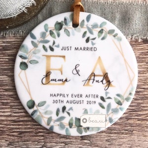 Regalo personalizzato "Just Married" per il matrimonio di Mr & Mrs, novelli sposi, sposa e sposo, ornamento rotondo in ceramica o acrilico con verde eucalipto, ricordo