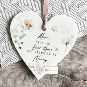 Personalisierte nur die besten Mütter werden gefördert Schwangerschaft enthüllen Ankündigung Wildblumen Greenery Acryl Herz Ornament Andenken