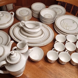 Royal Daulton White Nile Tallrikar, Fat, Skålar, Fat, Tekannor, Kaffekannor