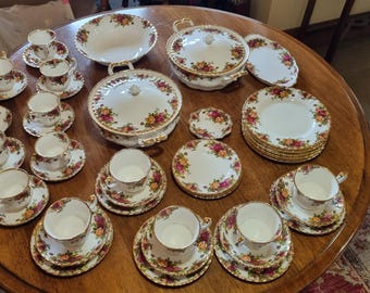 Royal Albert Old Country Roses Dinnerware Cups, Plates, Bowls and Dishes / Tureen