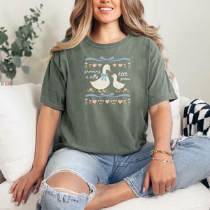 Silly Goose Pregnancy Shirt,Pregnancy Announcement to Husband, First Time Mom Gift,Comfort Colors Pregnancy Shirt,Expecting Mom Gift Moss