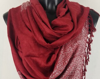 Pashmina Vaisana in viscose. Bicolor with red and white paisley patterns