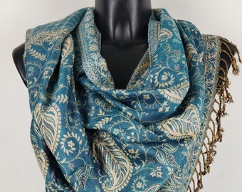 Omkeerbare Asoha pashmina van viscose. Blauw en wit paisleypatroon