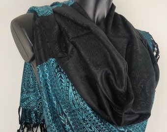 Pashmina Vaisana in viscose. Two-tone with black and blue paisley patterns