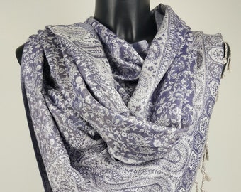 Pashmina réversible Sankya en viscose. Motif paisley violet et blanc.