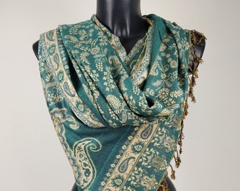 Reversible pashmina Riyan in viscose. Blue and cream paisley pattern.