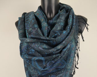 Reversible Mangal pashmina in modal/silk. Blue and black paisley pattern.