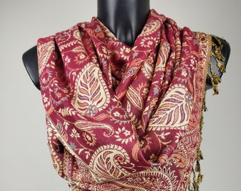 Pashmina Asoha réversible en viscose. Motif paisley fuchsia et blanc