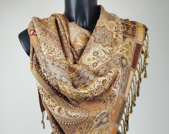 Pashmina vintage Hantra en viscose. Echarpe réversible aux motifs paisley marron.