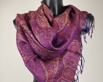 Pashmina Mangal réversible en modal / soie. Motif paisley violet.