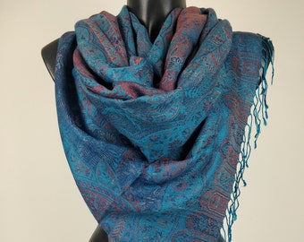 Reversible Mangal Pashmina in modal/silk. Blue paisley pattern.