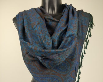 Pashmina réversible Sankya en viscose. Motif paisley bleu et marron.