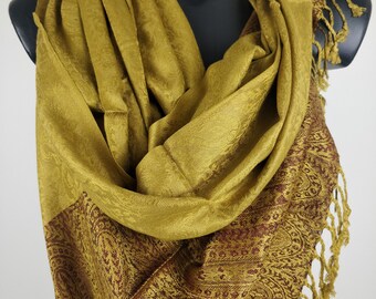 Pashmina Vaisana mustard in viscose. Two-tone with paisley patterns.