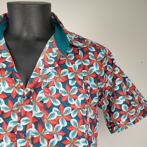 Men&#39;s Ribhun Shirt, short sleeves. Cotton shirt. Red floral pattern.