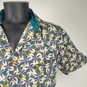 Ribhu men&#39;s short-sleeved shirt. Cotton shirt. Brown floral patterns. Floral shirt. Indian fabric. Colorful shirt. Ethnic.