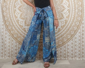 Pantalones tailandeses Moyana para mujer en seda india. Pantalones bohemios cruzados. Estampado floral azul, azul y rosa con detalles dorados.