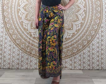 Pantalon thaï femme Moyana en soie indienne. Pantalon portefeuille bohème en soie indienne. Imprimé fleuri multicolore.