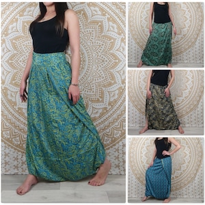 Puede incluir: Tres faldas de diferentes estampados con un estilo fluido de pierna ancha. Las faldas están hechas de una tela suave y ligera y tienen una cintura elástica cómoda. Las faldas están disponibles en tres colores: verde, azul y negro.