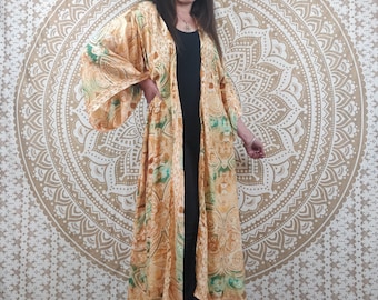 Kimono long femme Javeda en soie indienne. Kimono bohème manches amples. Imprimé orange et vert.