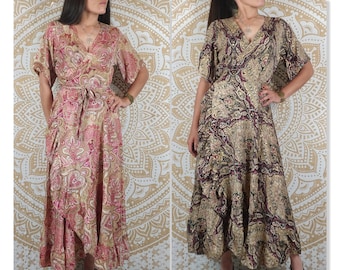Langes Wickelkleid Mahila aus indischer Seide. Boho-Kleid mit kurzen Ärmeln. Rosa/brauner, schwarzer und burgunderfarbener Paisley-Druck.