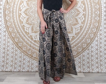 Pantaloni tailandesi da donna Moyana in seta indiana. Pantaloni avvolgenti boho. Stampa floreale nera e marrone.