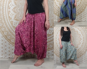 Pantalon 3 en 1 Gangi en soie indienne. Sarouel / Combi / Top ethnique ample et fluide. Imprimé paisley fuchsia / blanc et bleu / violet.