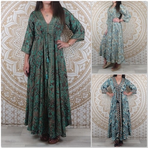 Mawana long dress in Indian silk. Boho dress with 3/4 sleeves, fitted and flared cut. Green and brown/blue/paisley floral print.