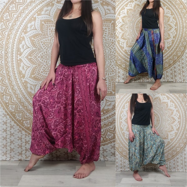 Pantalon 3 en 1 Gangi en soie indienne. Sarouel / Combi / Top ethnique ample et fluide. Imprimé paisley fuchsia / blanc et bleu / violet.