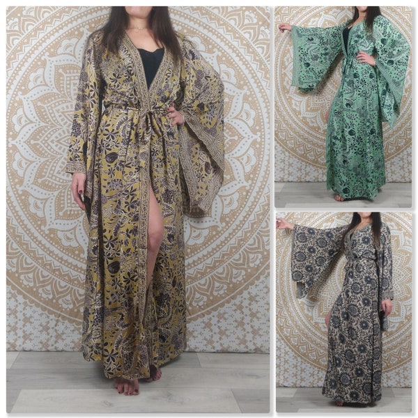 Kimono long femme Vijay en soie indienne. Kimono style japonnais manches longues. Imprimé fleuri marron et noir / vert / noir