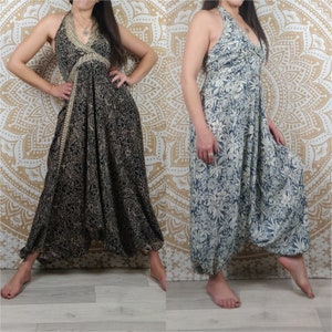 Kesuli harem jumpsuit in Indian silk. Loose-fitting jumpsuit with open back. Black/white and gray floral print.