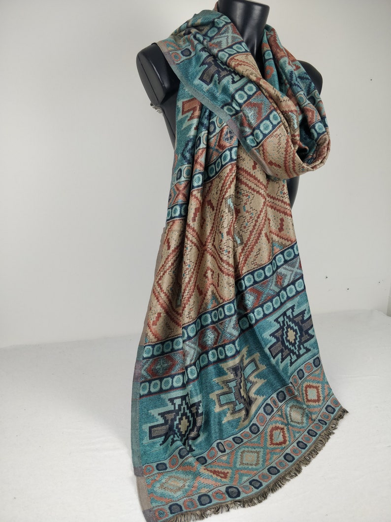 Pashmina Jyoti en viscose multicolore et réversible. Motif inca, tons turquois et marron. image 9