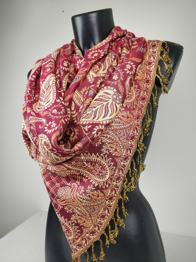 Pashmina Asoha réversible en viscose. Motif paisley fuchsia et blanc image 8