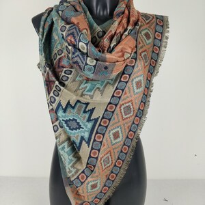 Pashmina Jyoti en viscose multicolore et réversible. Motif inca, tons turquois et marron. image 6