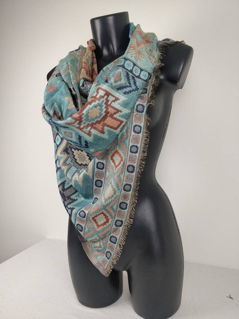 Pashmina Jyoti en viscose multicolore et réversible. Motif inca, tons turquois et marron. image 3