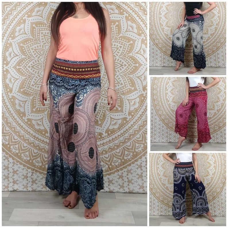 Puede incluir: Una mujer lleva pantalones palazzo estampados en varios colores. Los pantalones tienen una cintura ancha con un dise&ntilde;o geom&eacute;trico y una pernera ancha y fluida. El color principal de los pantalones es rosa claro con un estampado circular azul y negro.