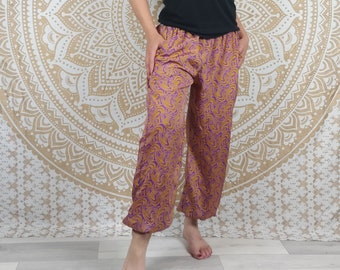 Pantaloni da donna Pilani in seta indiana. Pantaloni harem dal taglio dritto e ampio. Stampa verde, bianca/giallo verde/marrone/viola marrone