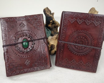 Journal en cuir avec papier recyclé (17,5 cm x 13 cm). Journal , carnet, carnet de croquis. Motif mandala avec pierres.
