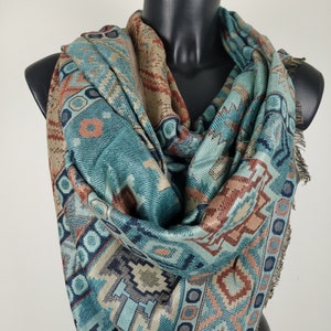 Pashmina Jyoti en viscose multicolore et réversible. Motif inca, tons turquois et marron. image 4