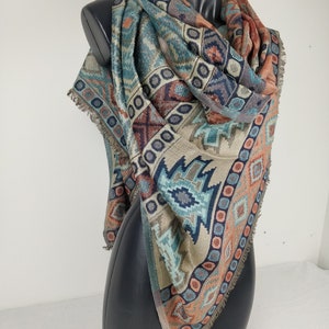 Pashmina Jyoti en viscose multicolore et réversible. Motif inca, tons turquois et marron. image 7