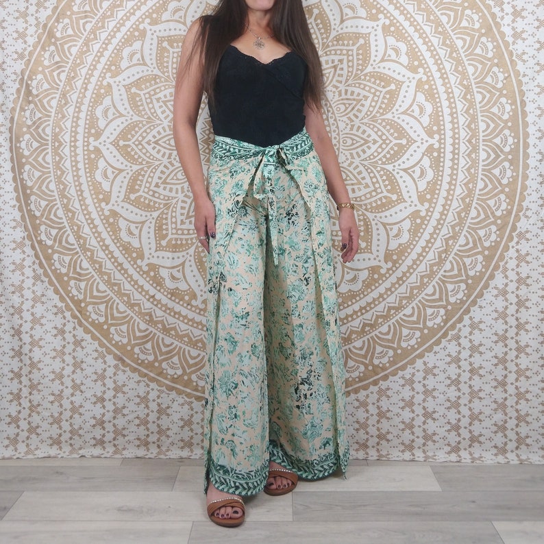 Pantalon thaï femme Moyana en soie indienne. Pantalon portefeuille bohème. Imprimé vert, blanc et or / fleuri noir / paisley violet / bleu Vert, blanc, or